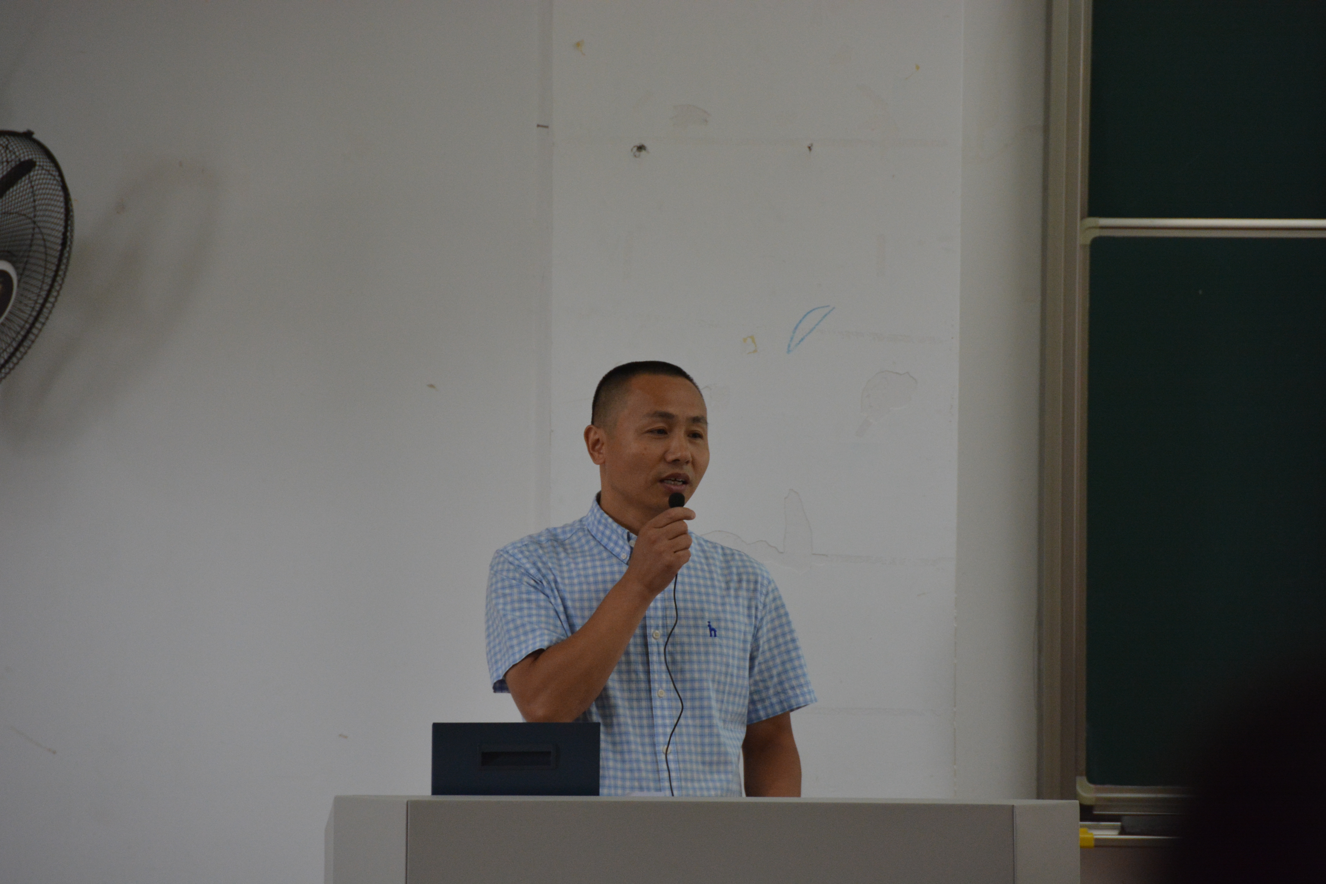 理学院举行2015级本科新生开学典礼
