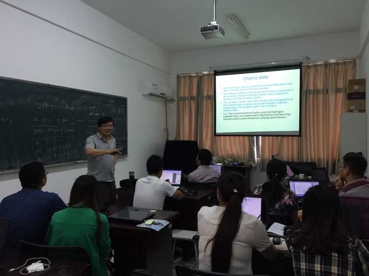 英国纽卡斯尔大学史建清教授应邀来我院作系列报告
